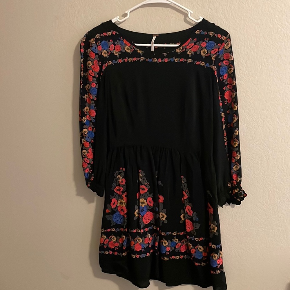 Size 6 Black floral 3/4 sleeve mini dress